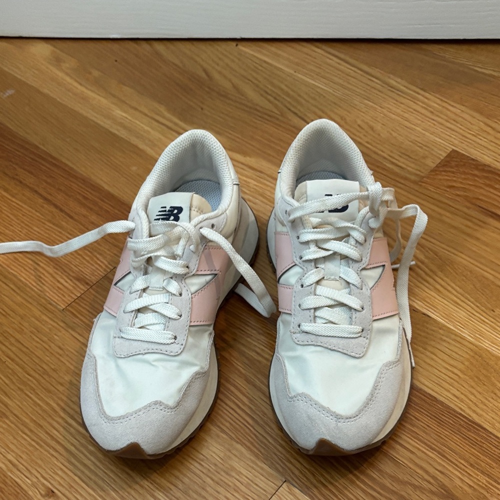 New Balance Women's Sneakers in White and Soft Pink
